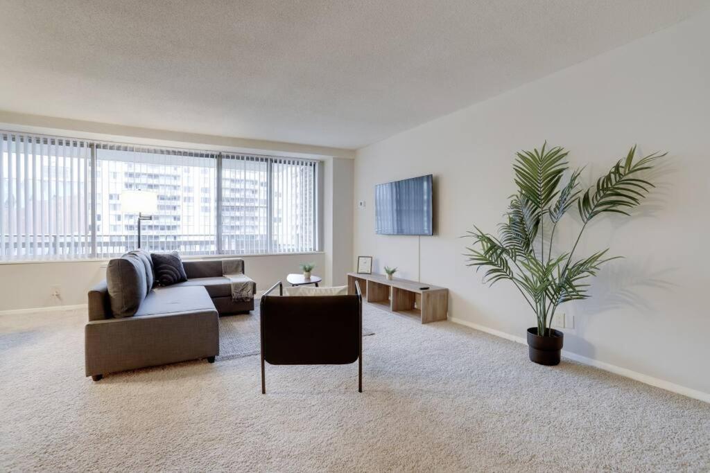 Elegant Apartment W Views At Crystal City อาร์ลิงตัน ภายนอก รูปภาพ