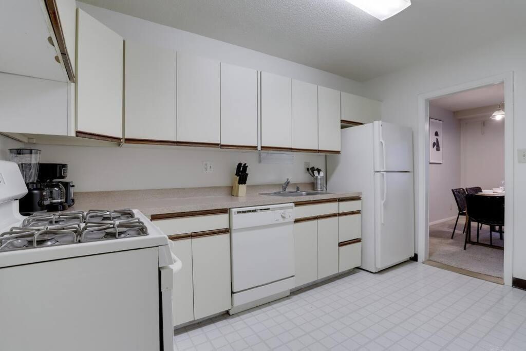 Elegant Apartment W Views At Crystal City อาร์ลิงตัน ภายนอก รูปภาพ