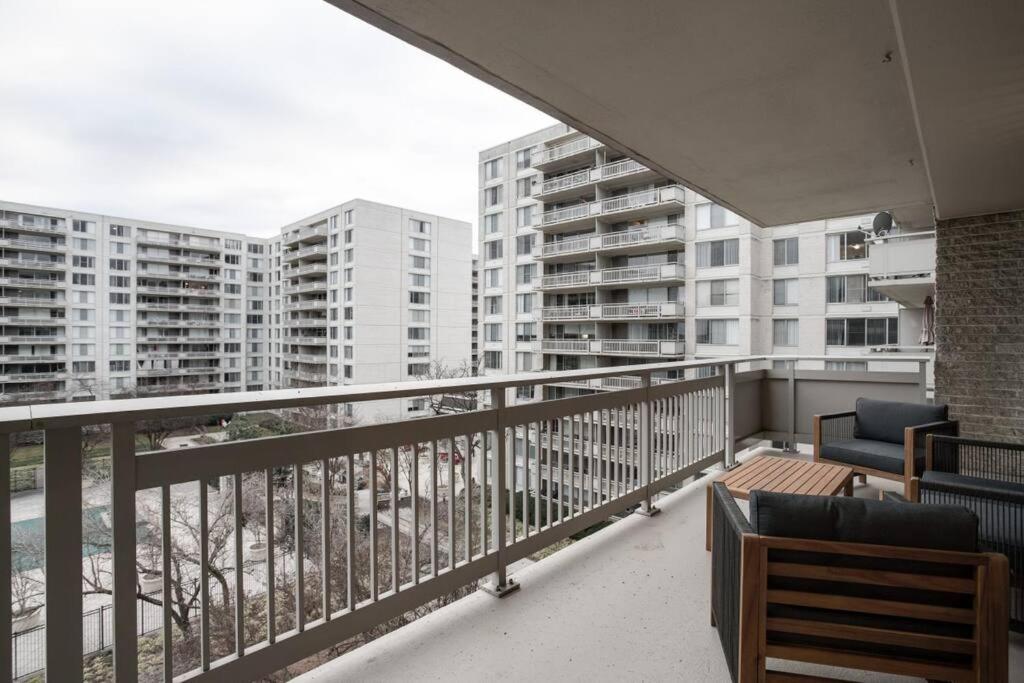 Elegant Apartment W Views At Crystal City อาร์ลิงตัน ภายนอก รูปภาพ