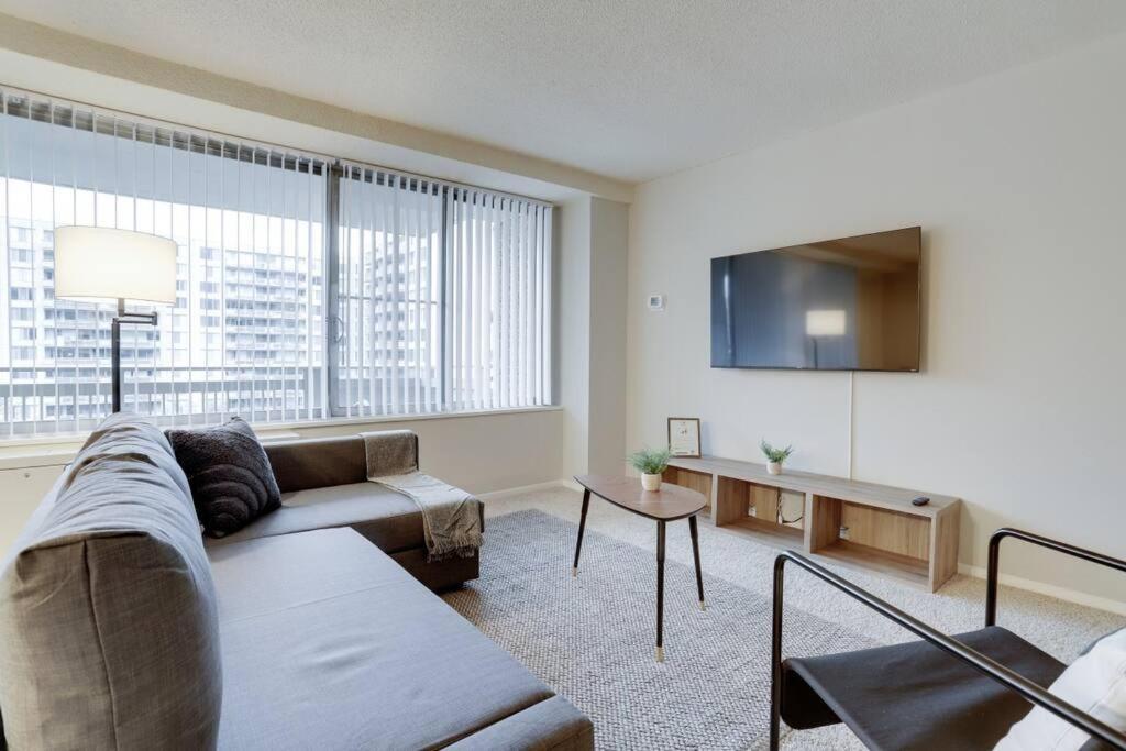 Elegant Apartment W Views At Crystal City อาร์ลิงตัน ภายนอก รูปภาพ