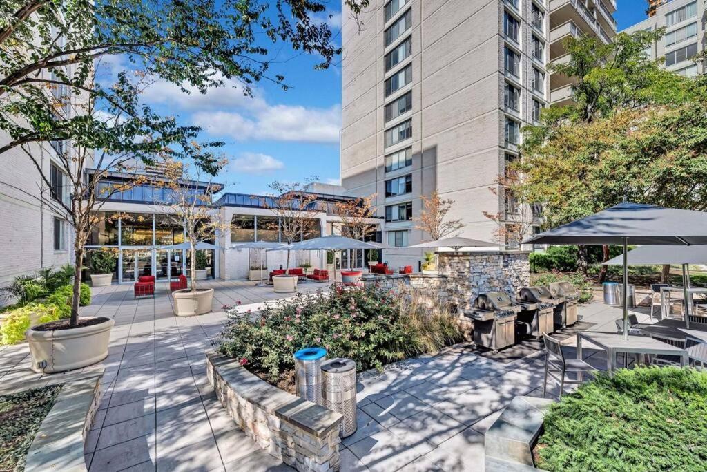 Elegant Apartment W Views At Crystal City อาร์ลิงตัน ภายนอก รูปภาพ